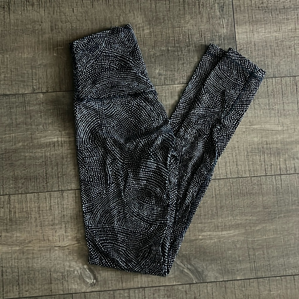 Lululemon Black & White Dot Print High Waisted Align Leggings